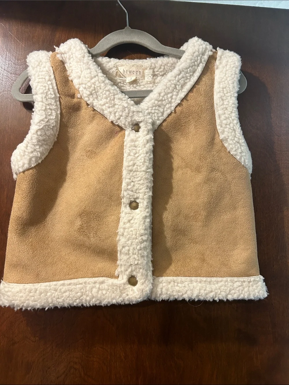 btween Kids Tan Vest with Cream Sherpa Trim